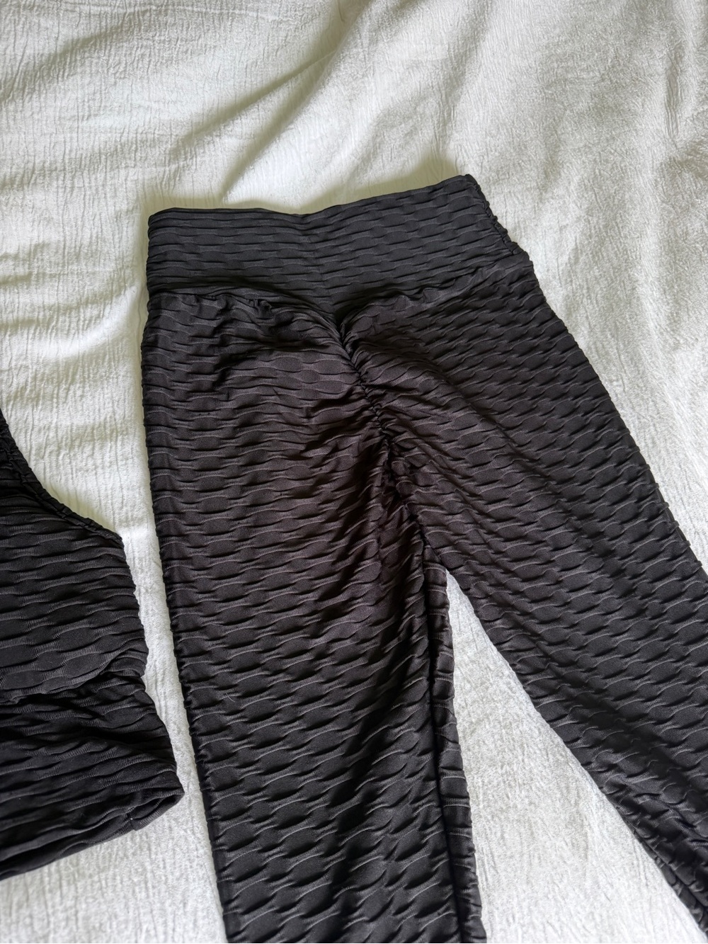Black Women's Textured Leggings and Sports Bra Set - Picture 3 of 5